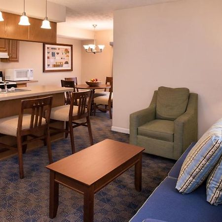 Charwood Suites Колумбус Экстерьер фото