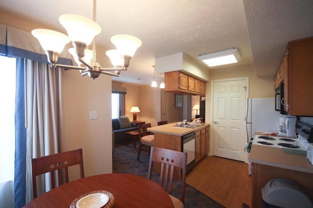 Charwood Suites Колумбус Экстерьер фото